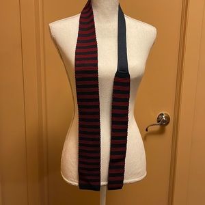 Paul Frederick seta silk crochet tie